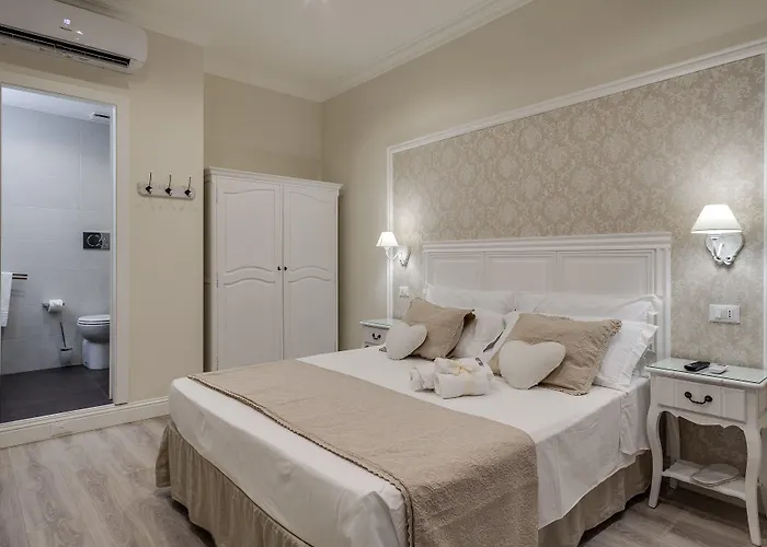 Charme & Chic Luxury