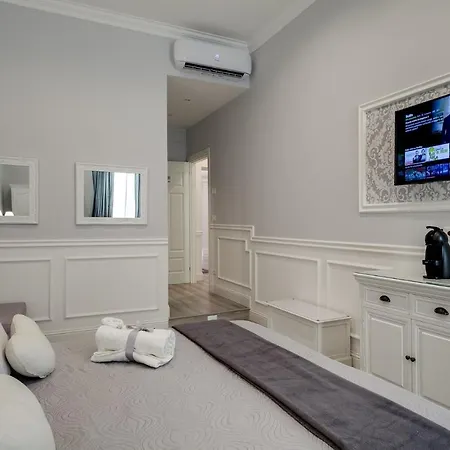 Charme & Chic Luxury 4* روما