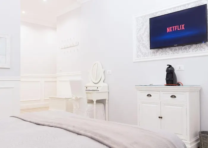 Charme & Chic Luxury