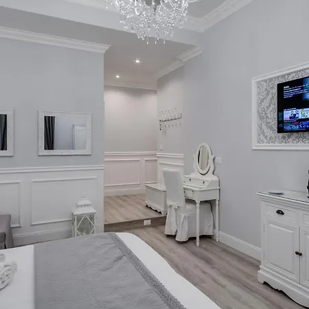 Charme & Chic Luxury Guest house Rome