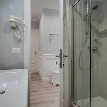 Charme & Chic Luxury